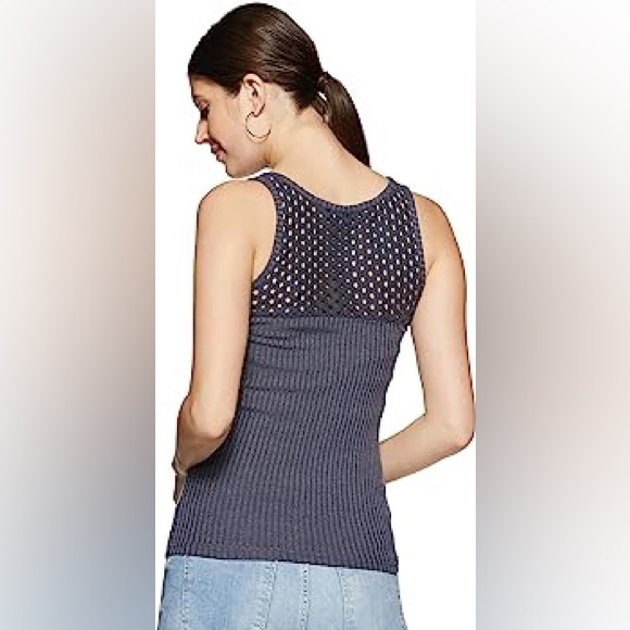 VERO MODA Women's Regular Fit Top - Picture 2 of 9
